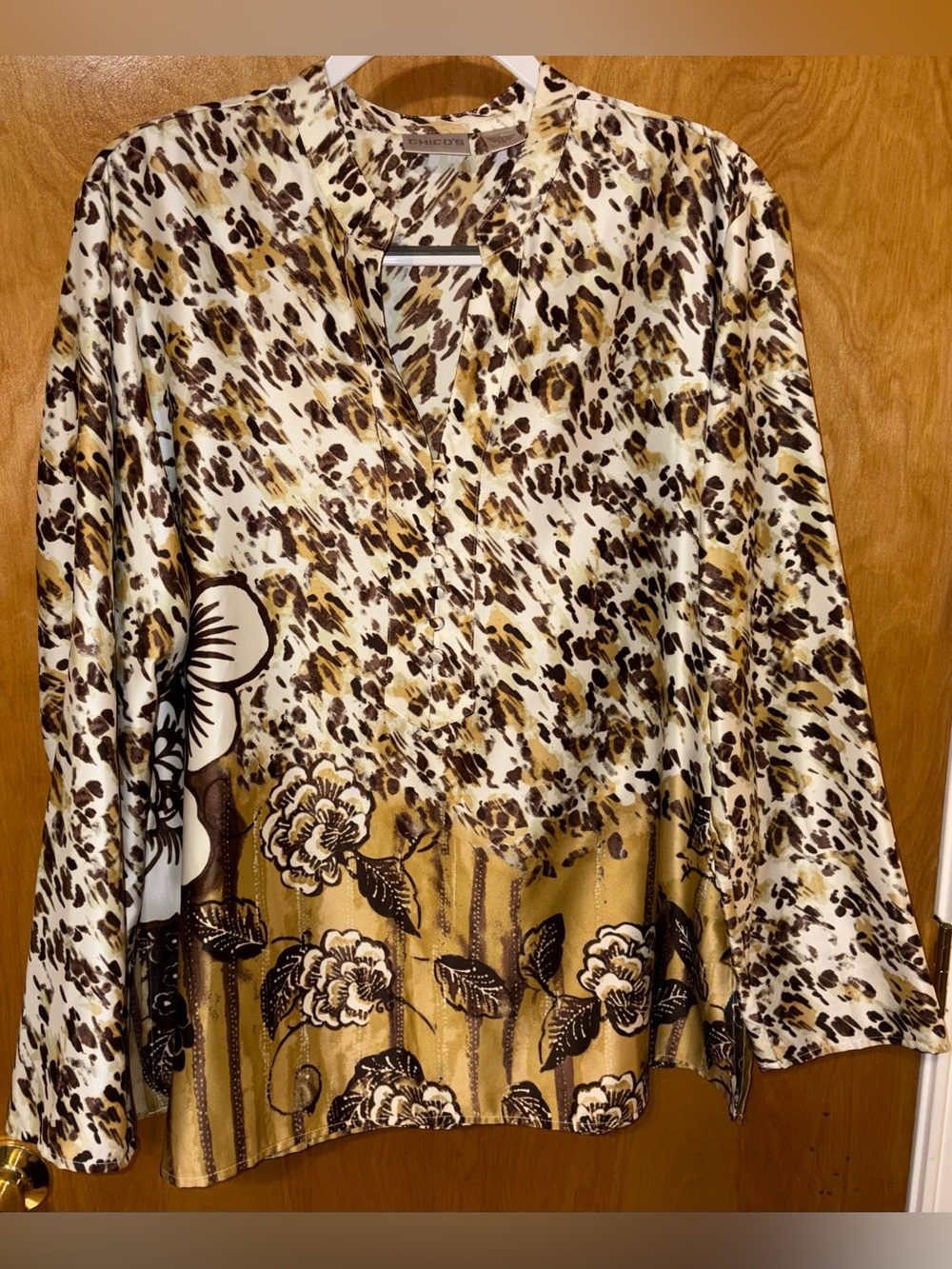 Chico’s gold/brown floral print satin tunic blouse Size 3 v-neck & button detail